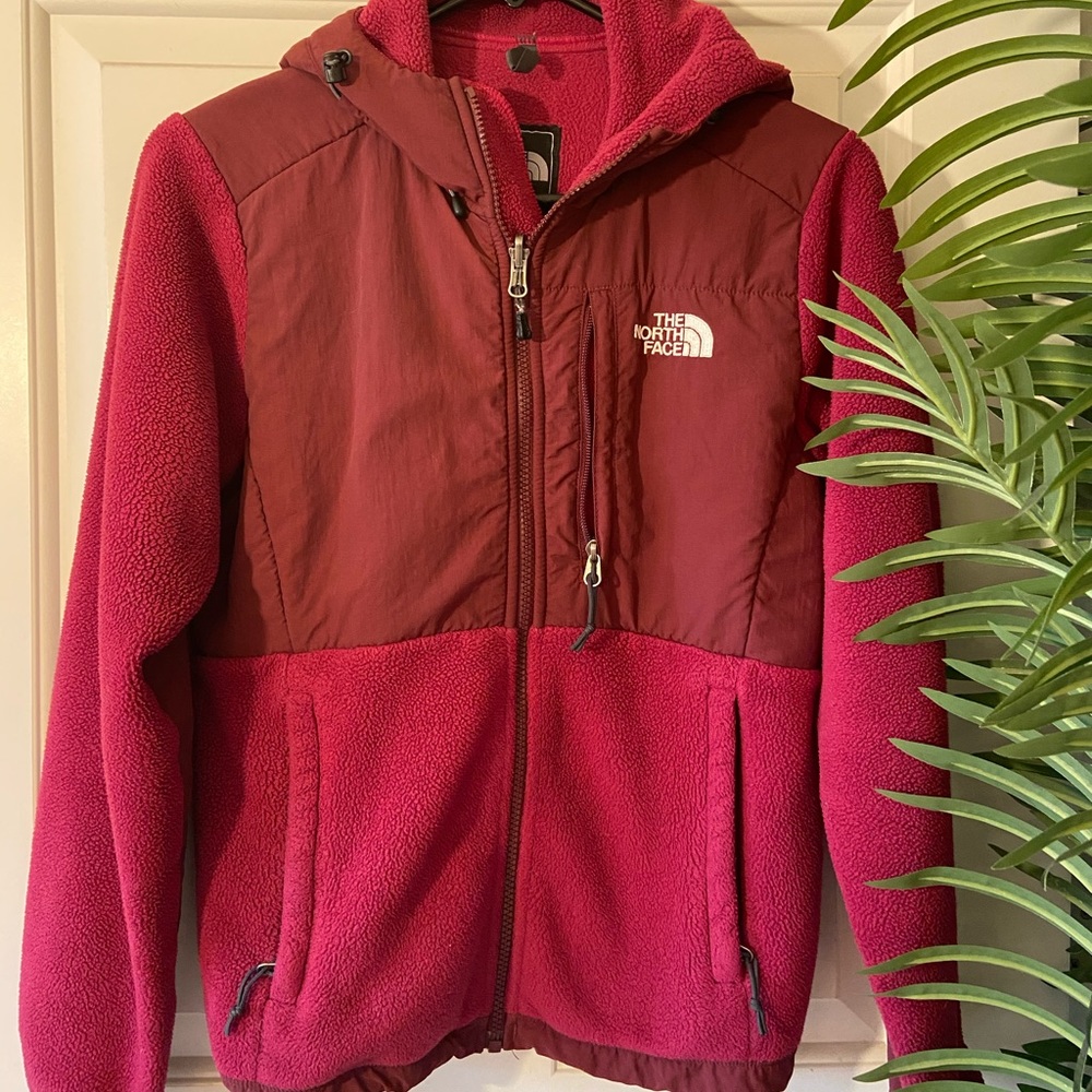 Maroon North Face sweater